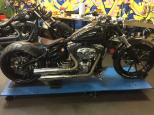 280er Umbau Breakout Harley-Davidson FXSB