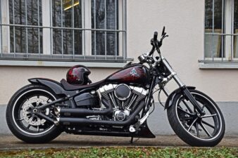 Rebuffini Fussrastenanlage Fussraster Armaturen Harley-Davidson Breakout