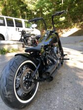 Harley-Davidson Softail Slim S Heckumbau Apehanger Mitschwingender Heckfender Breitreifen