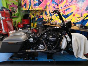 Harley-Davidson FLHRXS Umbau Burleigh Highball BigWheel