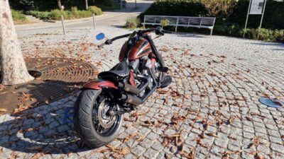 Beachbar Lenker Burleigh Bars, Ricks Motorcycles Bobber Heckumbau, Jekill and Hyde Auspuffanlage