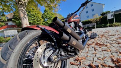 Beachbar Lenker Burleigh Bars, Ricks Motorcycles Bobber Heckumbau, Jekill and Hyde Auspuffanlage