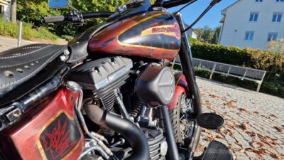 Beachbar Lenker Burleigh Bars, Ricks Motorcycles Bobber Heckumbau, Jekill and Hyde Auspuffanlage