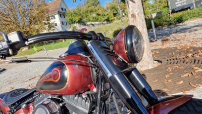 Beachbar Lenker Burleigh Bars, Ricks Motorcycles Bobber Heckumbau, Jekill and Hyde Auspuffanlage